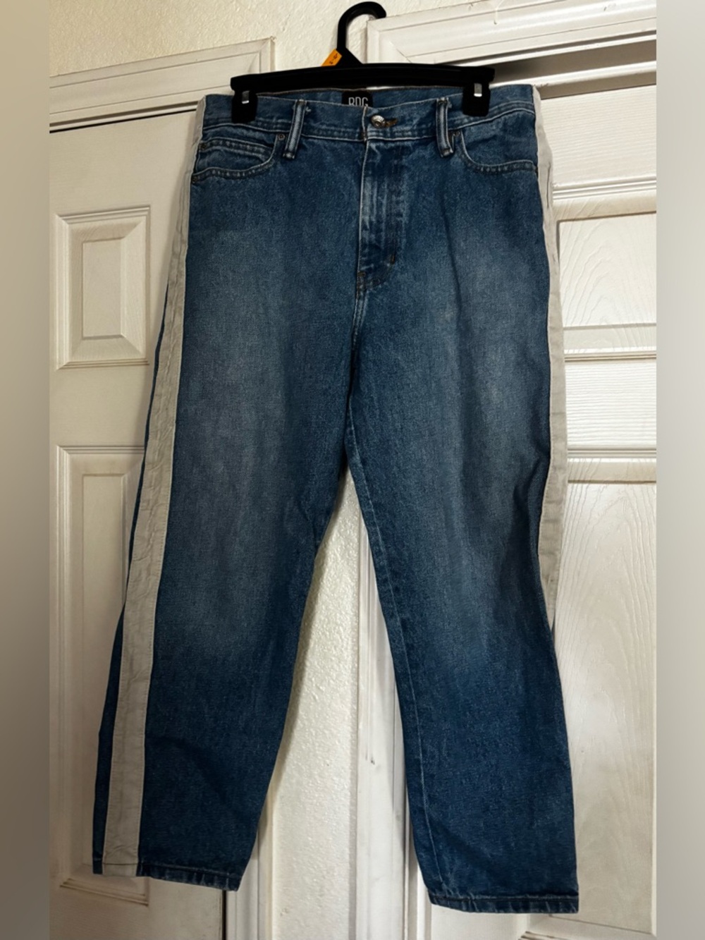 Urban Outfitters  BDG 31x32 straight cropped corduroy detail jeans EUC